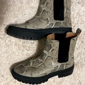 Very cute snake 🐍 skin boots these make any outfit pop 🥰